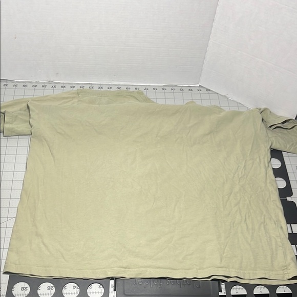 Levi's Gray Graphic Tee with Orange and Brown Design - Picture 10 of 10